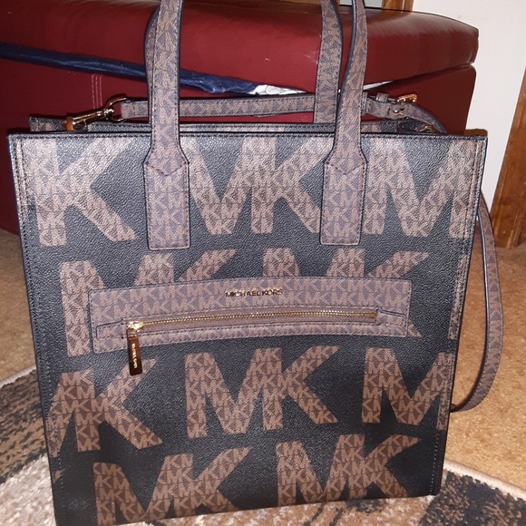 Michael Kors Kensly 🤎 - Picture 2 of 10